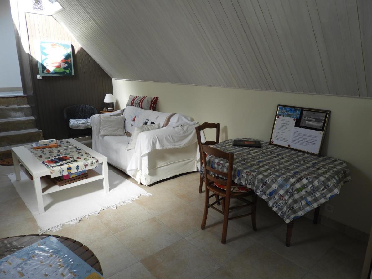 Bed and Breakfast Les Volets Bleus Saint-Guenole Экстерьер фото