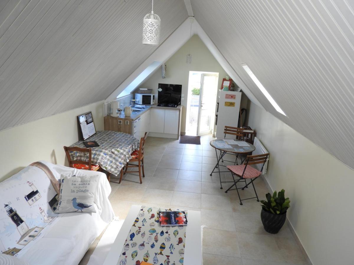Bed and Breakfast Les Volets Bleus Saint-Guenole Экстерьер фото